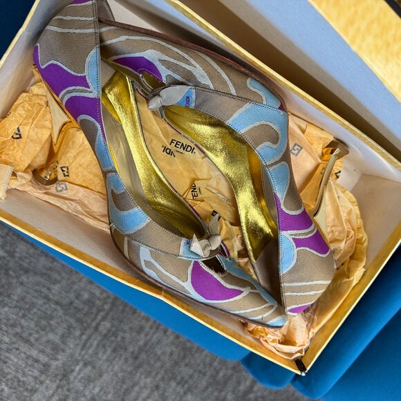FENDI Vintage "Scarpe" Satin Print Pumps w Gold Heels (Fendi Box w Fendi Tissue) - Picture 5 of 8